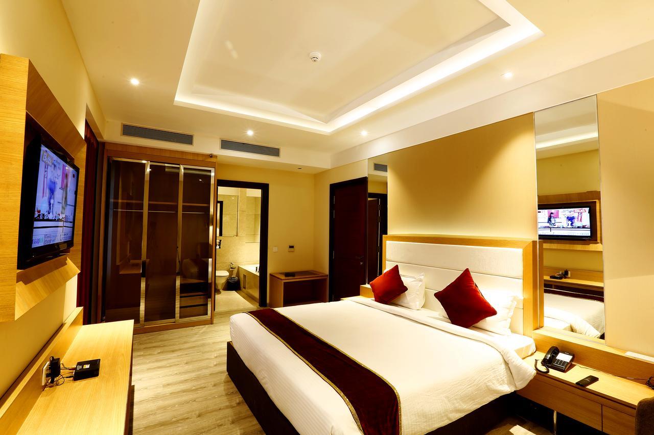 SK Park Blu Hotel Sonipat Bagian luar foto