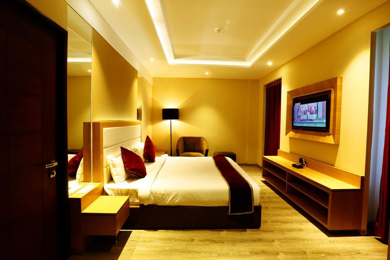 SK Park Blu Hotel Sonipat Bagian luar foto