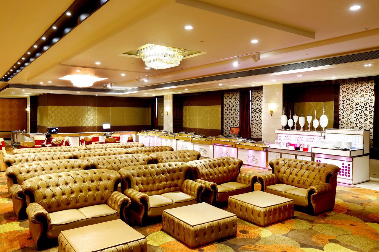 SK Park Blu Hotel Sonipat Bagian luar foto